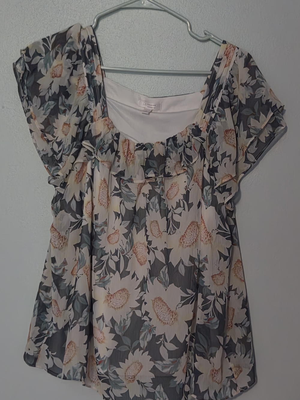 LC Lauren Conrad Cream Floral Ruffle Short-Sleeve Blouse